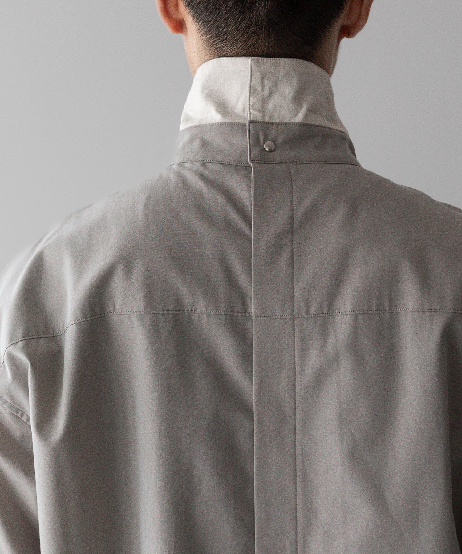 Back Button Ed 【stein / シュタイン】OVERSIZED BACK BUTTONED SHIRT - GREIGE | 公式通販サイト session ...