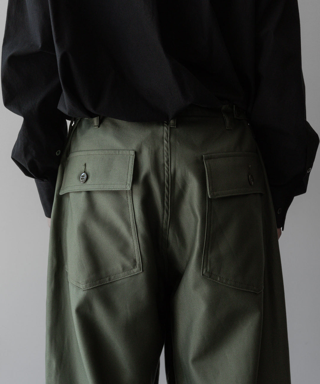 INTÉRIM/インテリムのGIZA BACK SATIN BAKER PANTSのOLIVE公式通販サイトsession福岡セレクトショップ