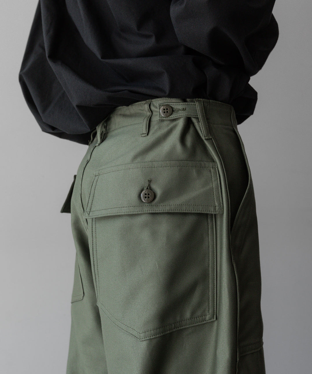 INTÉRIM/インテリムのGIZA BACK SATIN BAKER PANTSのOLIVE公式通販サイトsession福岡セレクトショップ