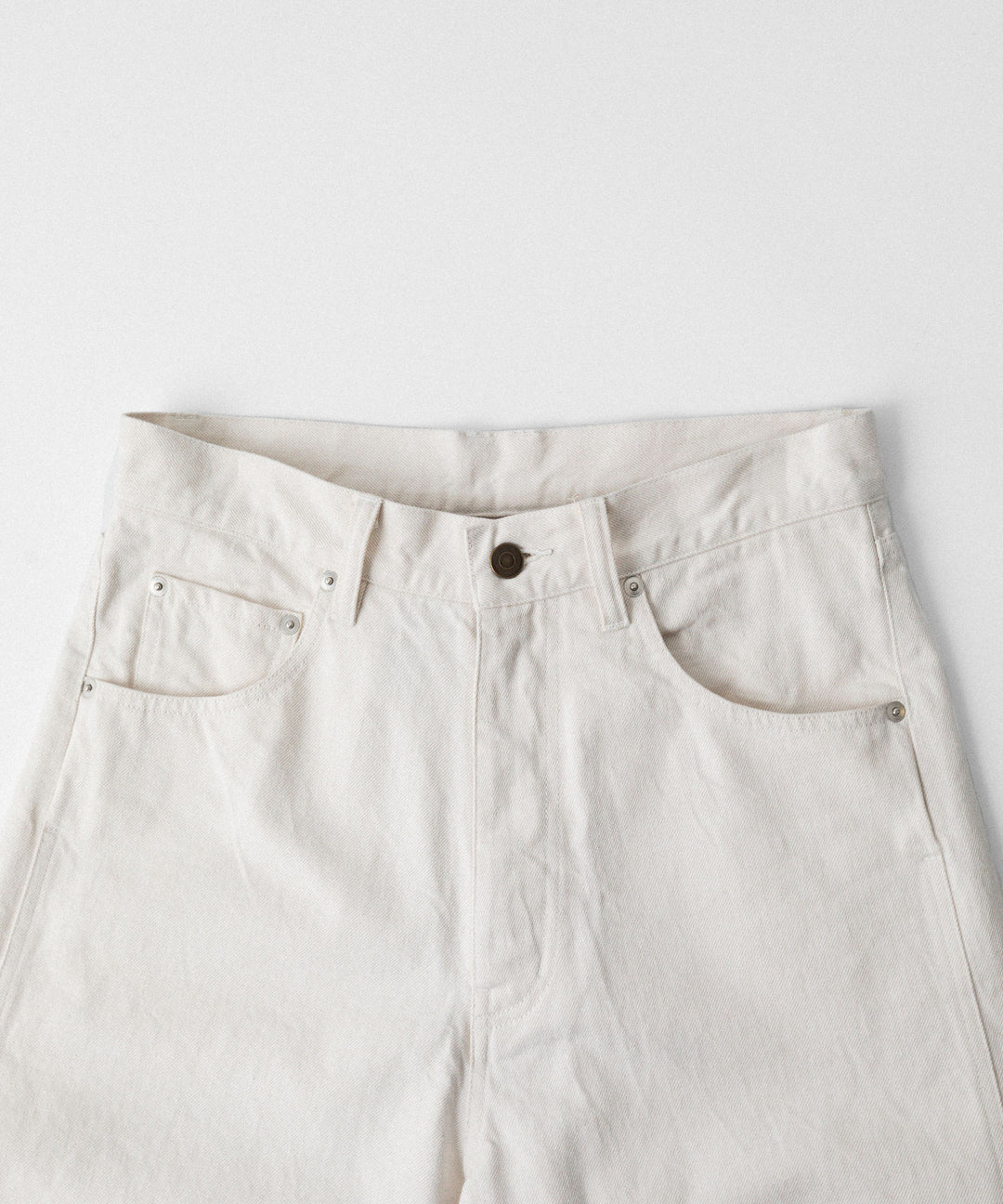 【ANTHEM A】TWIST LINE STRAIGHT JEANS - ECRU