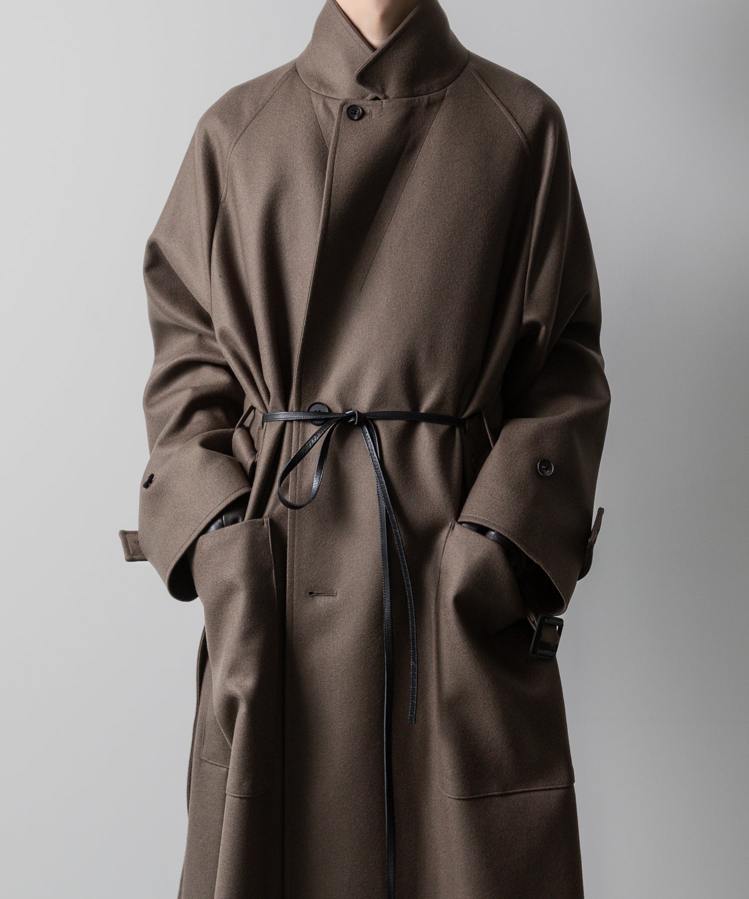 stein(シュタイン)の24AWコレクション OVERSIZED POCKET COAT - DARK GREIGE 公式通販サイトsession福岡セレクトショップ