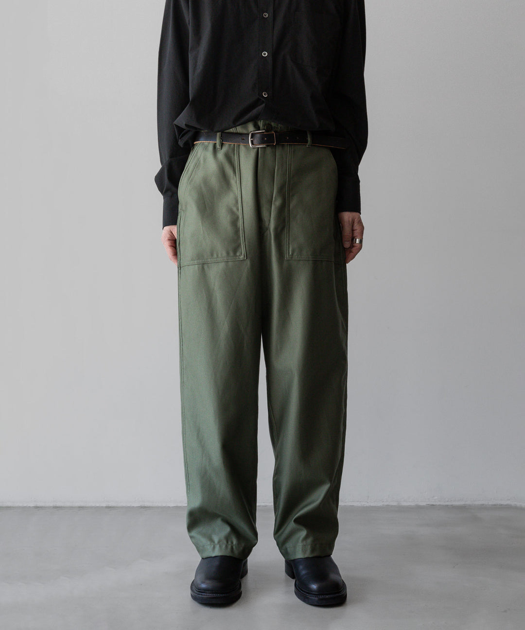 INTÉRIM/インテリムのGIZA BACK SATIN BAKER PANTSのOLIVE公式通販サイトsession福岡セレクトショップ