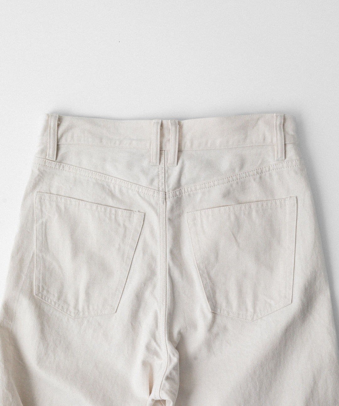 【ANTHEM A】TWIST LINE STRAIGHT JEANS - ECRU