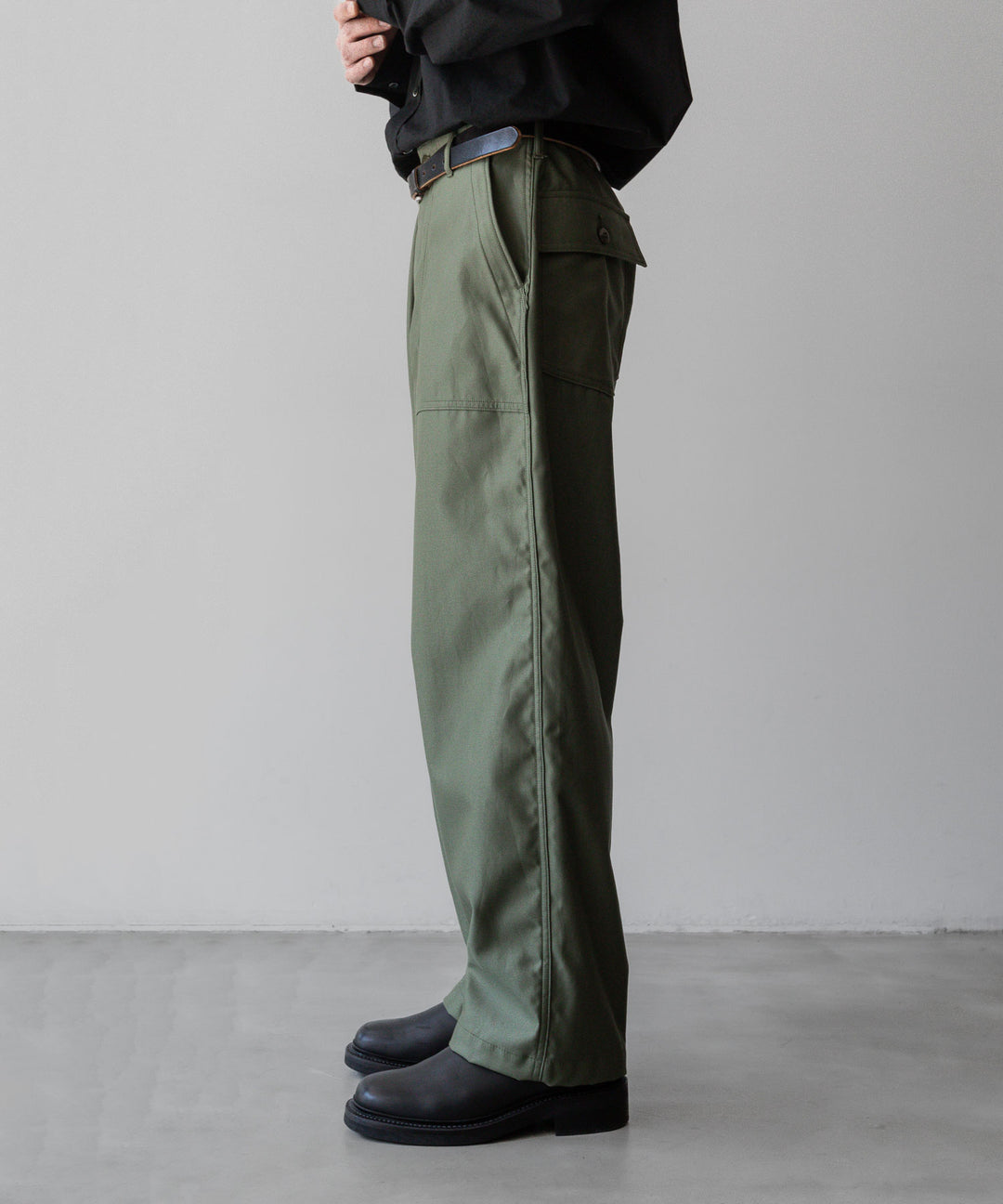 INTÉRIM/インテリムのGIZA BACK SATIN BAKER PANTSのOLIVE公式通販サイトsession福岡セレクトショップ