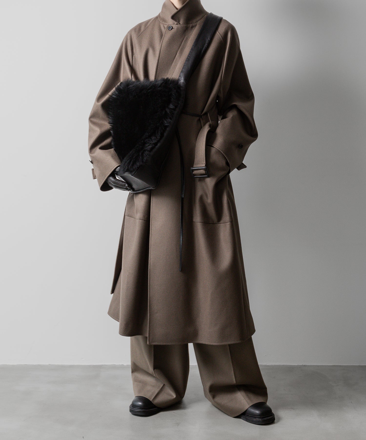 stein(シュタイン)の24AWコレクション OVERSIZED POCKET COAT - DARK GREIGE 公式通販サイトsession福岡セレクトショップ