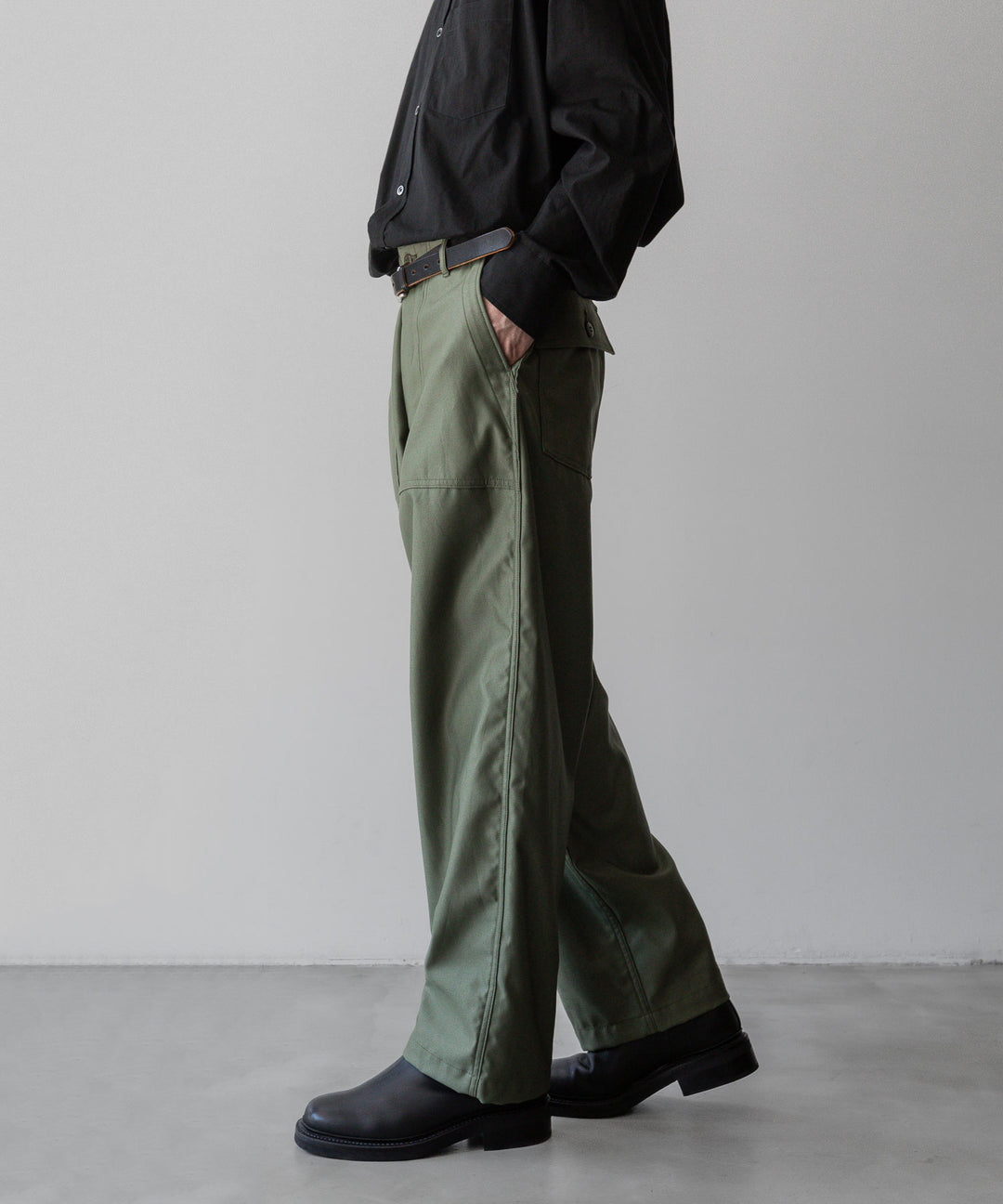 INTÉRIM/インテリムのGIZA BACK SATIN BAKER PANTSのOLIVE公式通販サイトsession福岡セレクトショップ