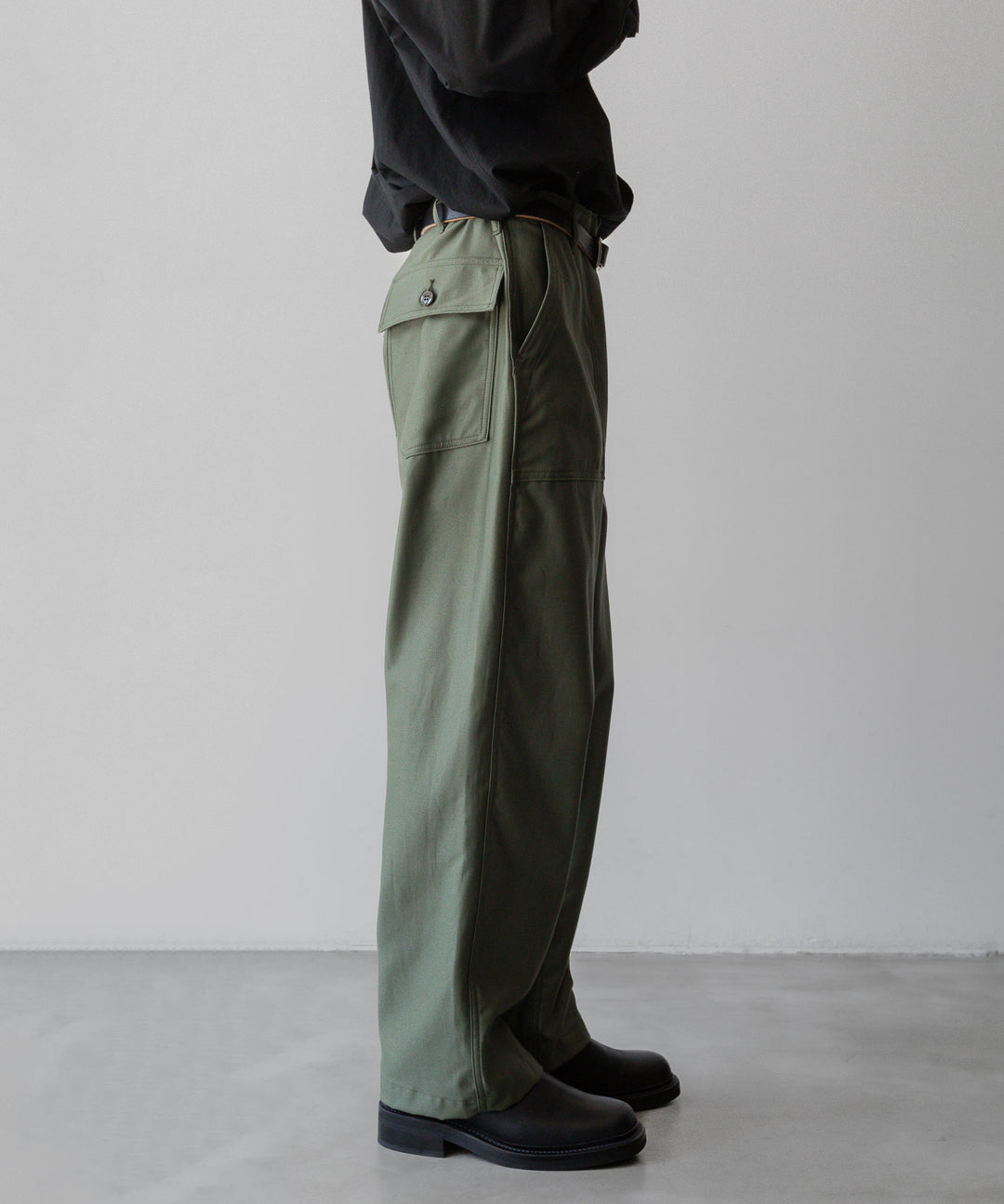 INTÉRIM/インテリムのGIZA BACK SATIN BAKER PANTSのOLIVE公式通販サイトsession福岡セレクトショップ