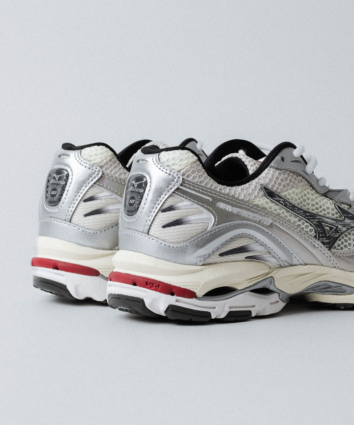 【MIZUNO】WAVE RIDER 10 - OFF WHITE×BLACK×RED