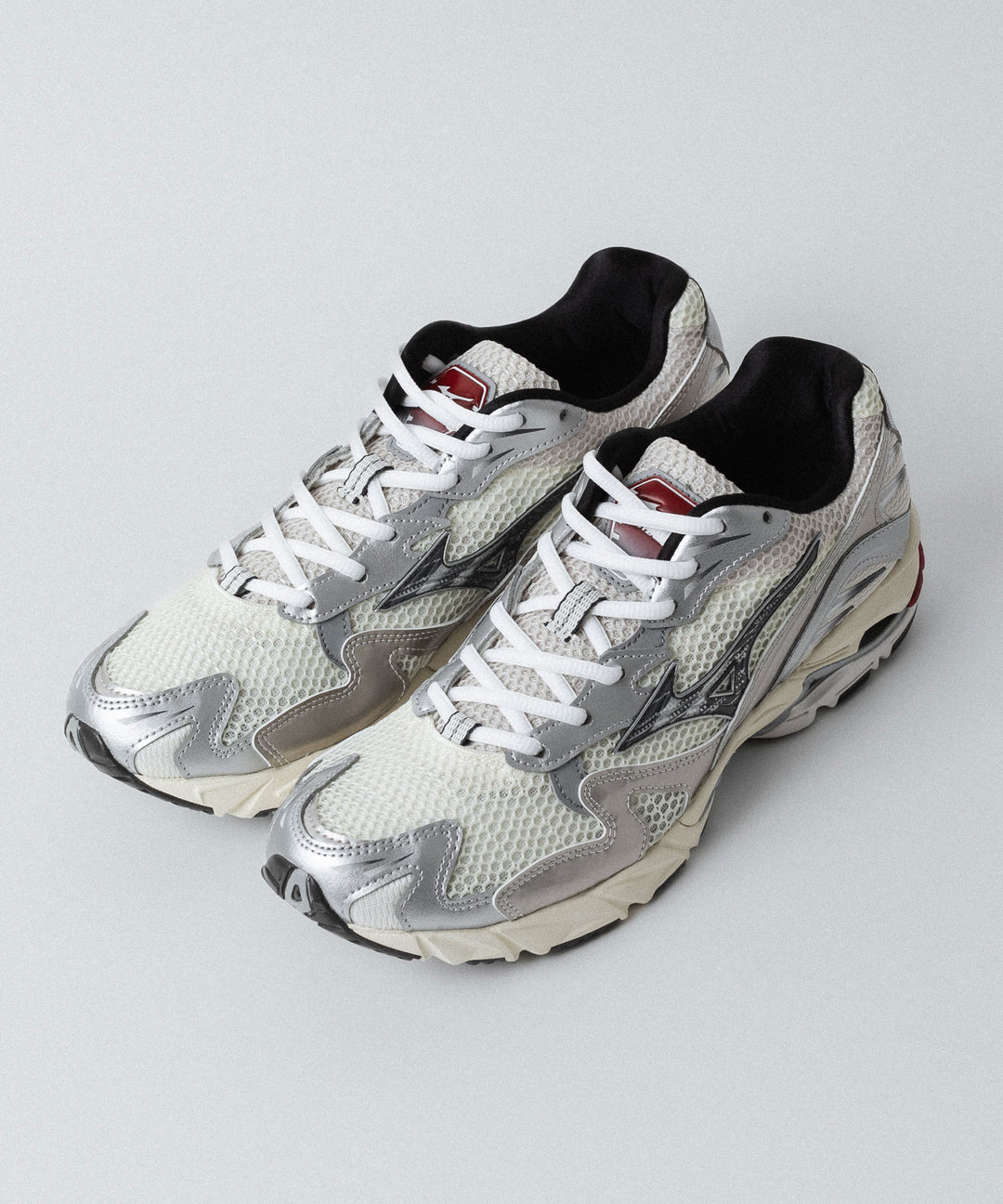 【MIZUNO】WAVE RIDER 10 - OFF WHITE×BLACK×RED