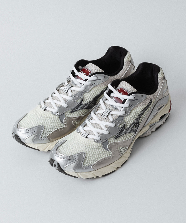 【MIZUNO】WAVE RIDER 10 - OFF WHITE×BLACK×RED