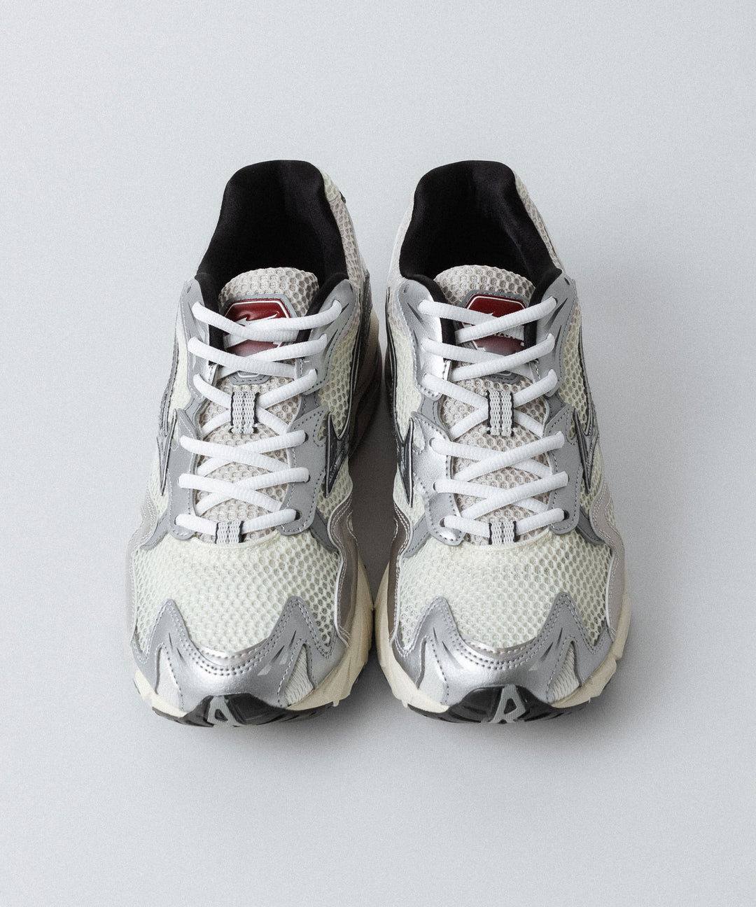 【MIZUNO】WAVE RIDER 10 - OFF WHITE×BLACK×RED