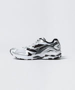 画像をギャラリービューアに読み込む, MIZUNO-ミズノのWAVE RIDER 10のWHITE×SILVER×BLACK公式通販サイトsession福岡セレクトショップ
