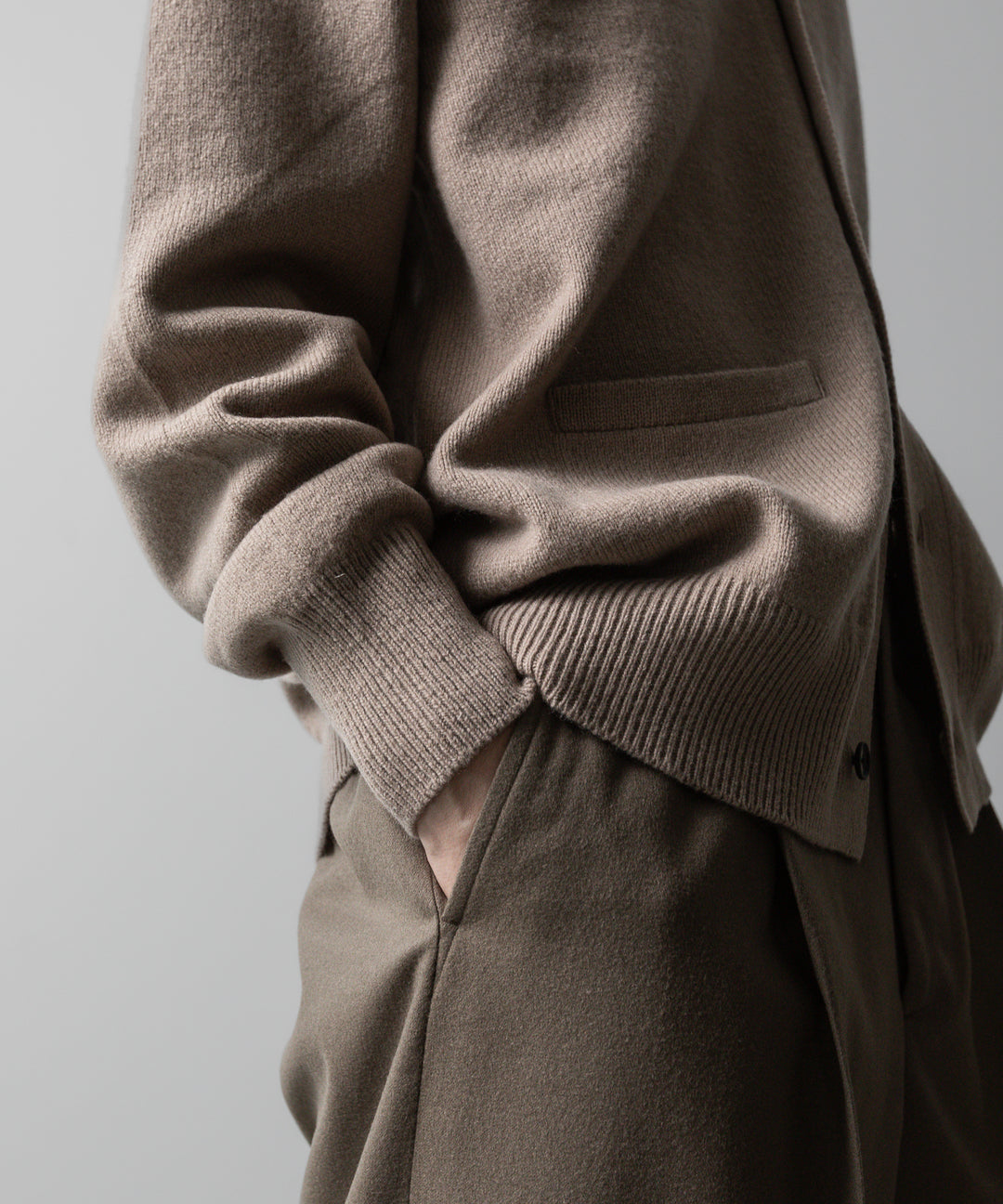 ssstein(シュタイン)の24AWコレクション EXTRA FINE WOOL KNIT CARDIGAN - BEIGE 公式通販サイトsession福岡セレクトショップ