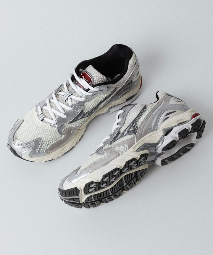 【MIZUNO】WAVE RIDER 10 - OFF WHITE×BLACK×RED