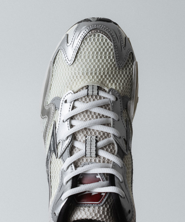 【MIZUNO】WAVE RIDER 10 - OFF WHITE×BLACK×RED
