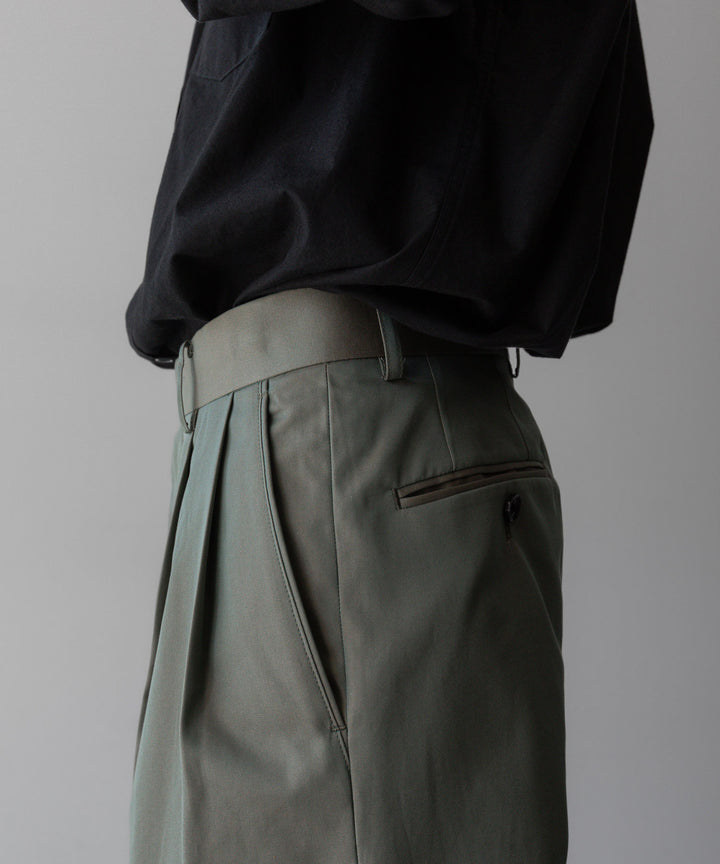 【INTÉRIM】GIZA GABARDINE 2-TUCK STRAIGHT SLACKS - OLIVE