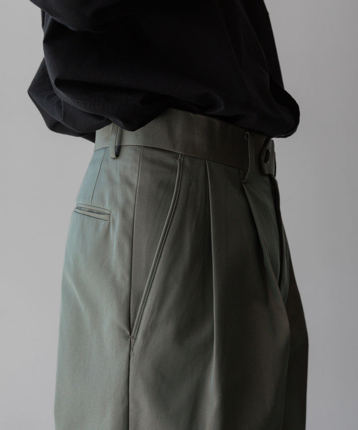 【INTÉRIM】GIZA GABARDINE 2-TUCK STRAIGHT SLACKS - OLIVE