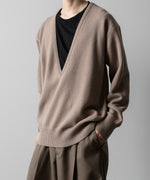 画像をギャラリービューアに読み込む, ssstein(シュタイン)の24AWコレクション EXTRA FINE WOOL KNIT DEEP V NECK LS - BEIGE 公式通販サイトsession福岡セレクトショップ
