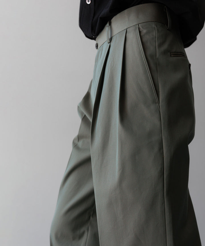 【INTÉRIM】GIZA GABARDINE 2-TUCK STRAIGHT SLACKS - OLIVE