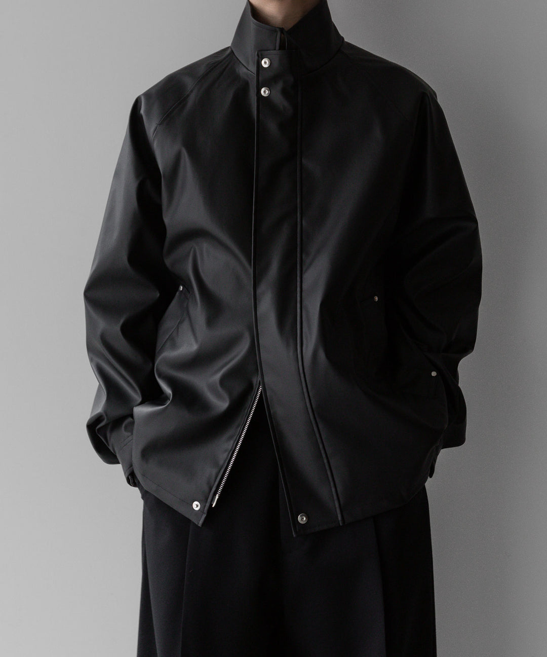 stein(シュタイン)の24SSコレクションSTAND COLLAR ZIP BLOUSONのBLACK(COATING)