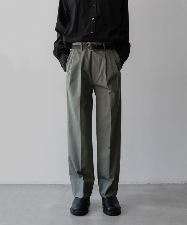 【INTÉRIM】GIZA GABARDINE 2-TUCK STRAIGHT SLACKS - OLIVE