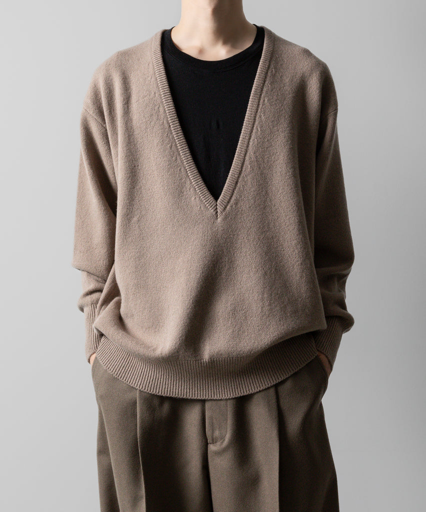 ssstein / シュタイン】EXTRA FINE WOOL KNIT DEEP V NECK LS - BEIGE