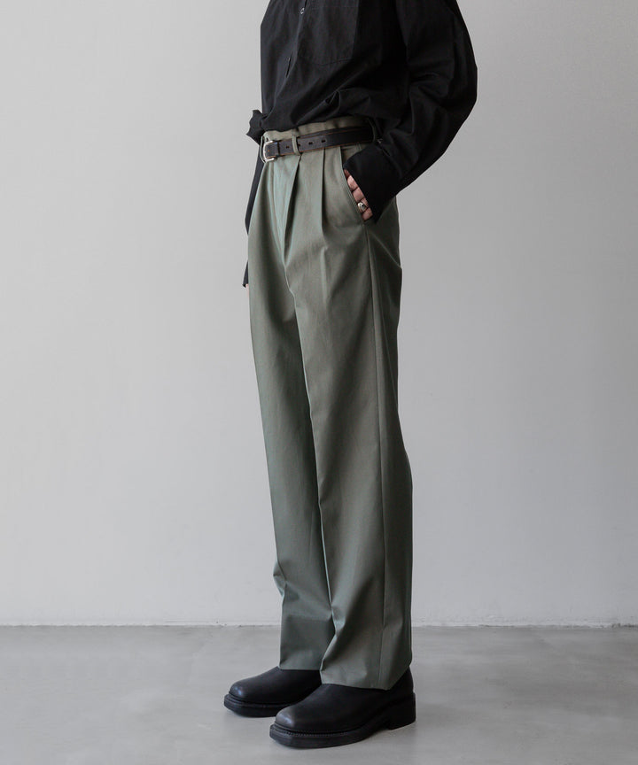 【INTÉRIM】GIZA GABARDINE 2-TUCK STRAIGHT SLACKS - OLIVE