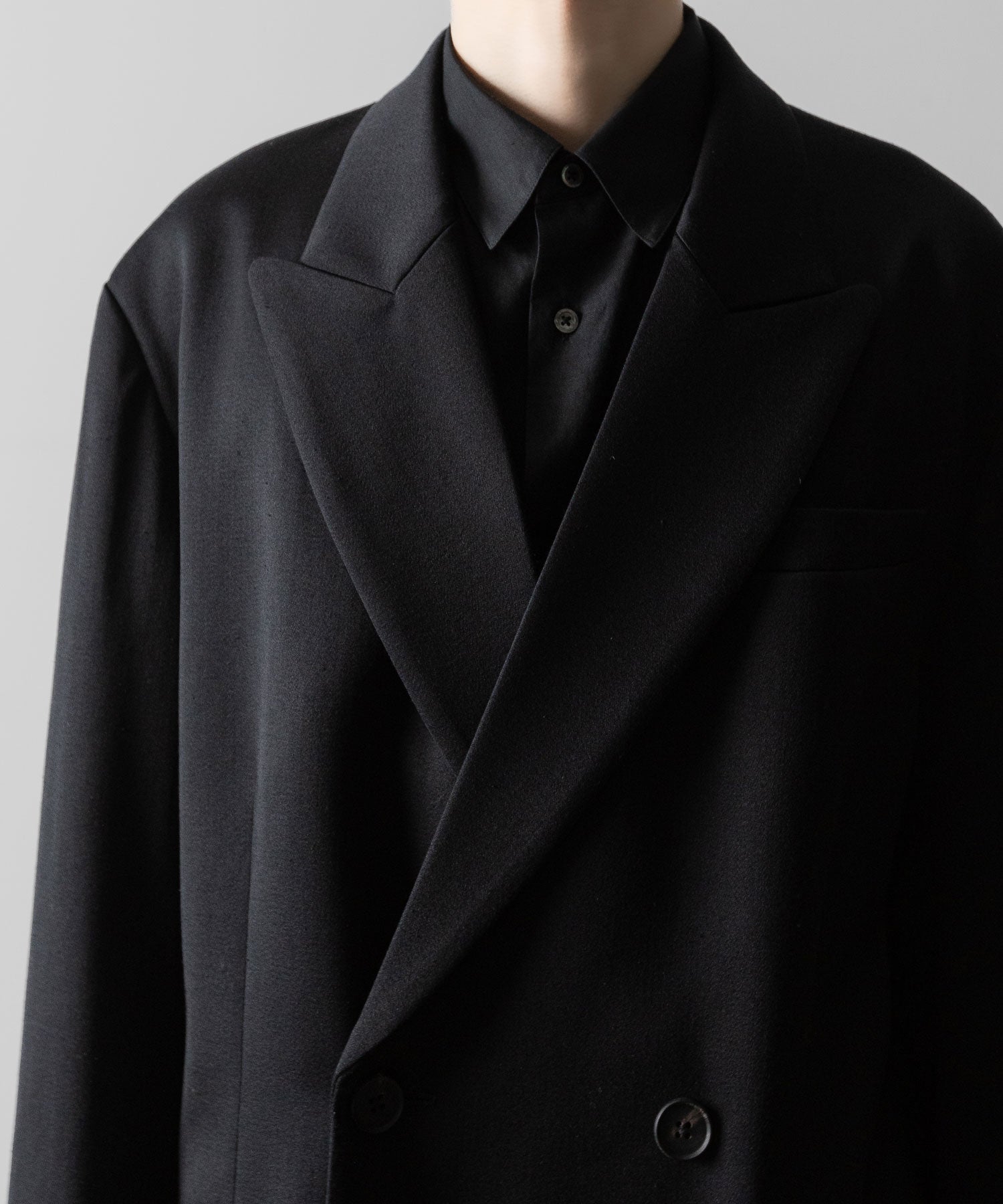 【ssstein】W/SI SATIN PEAK LAPEL SHORT COAT - BLACK