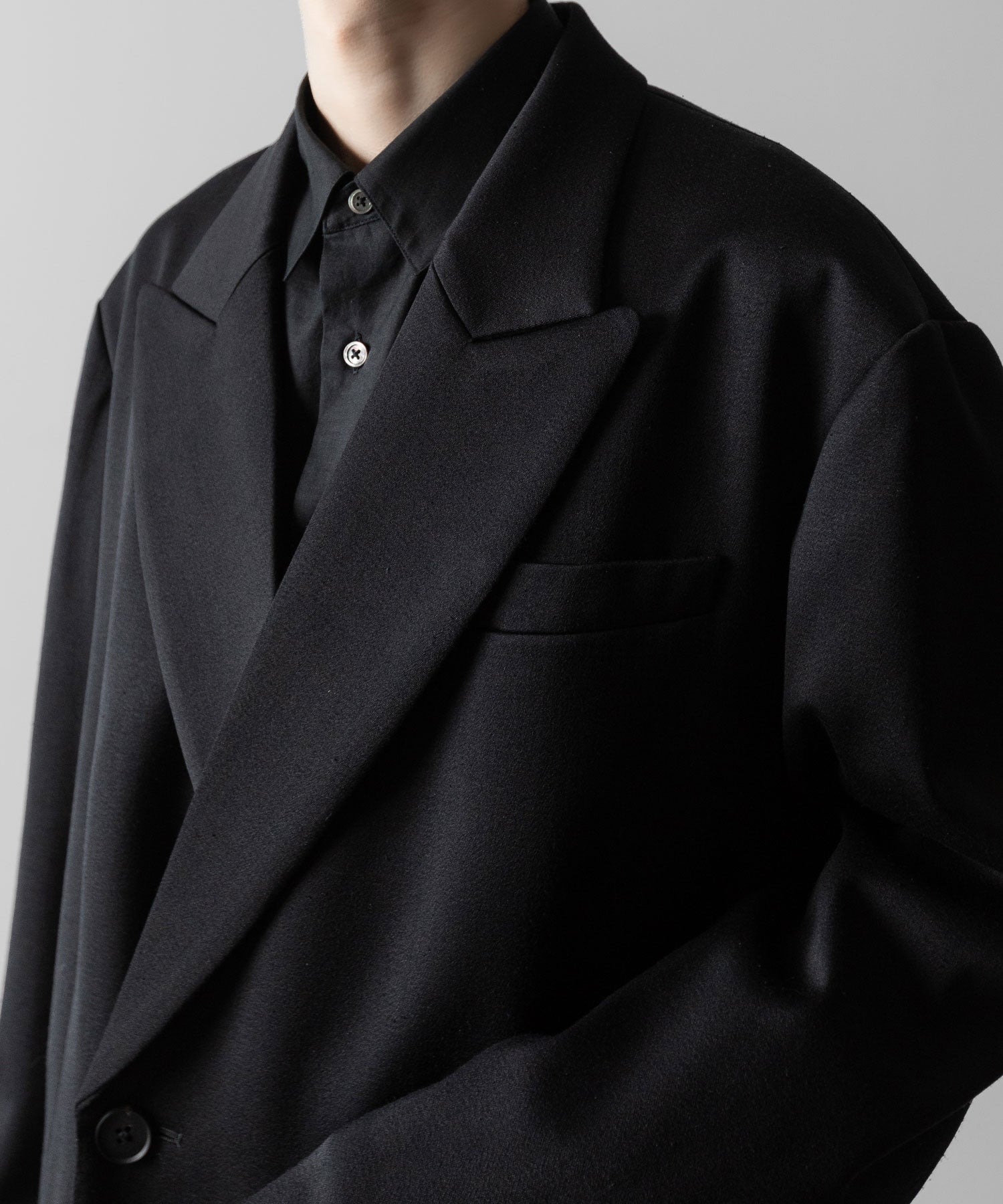 【ssstein】W/SI SATIN PEAK LAPEL SHORT COAT - BLACK