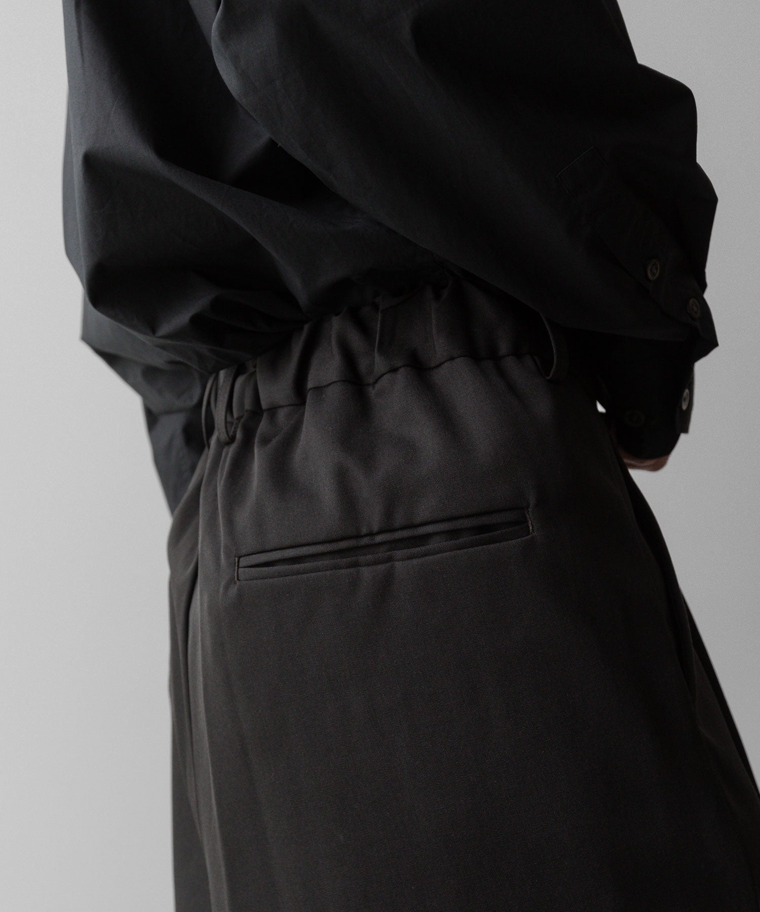 ssstein(シュタイン)の24AWコレクション OVERTUCKED EXTRA WIDE TROUSERS - DARK CHARCOAL 公式通販サイトsession福岡セレクトショップ