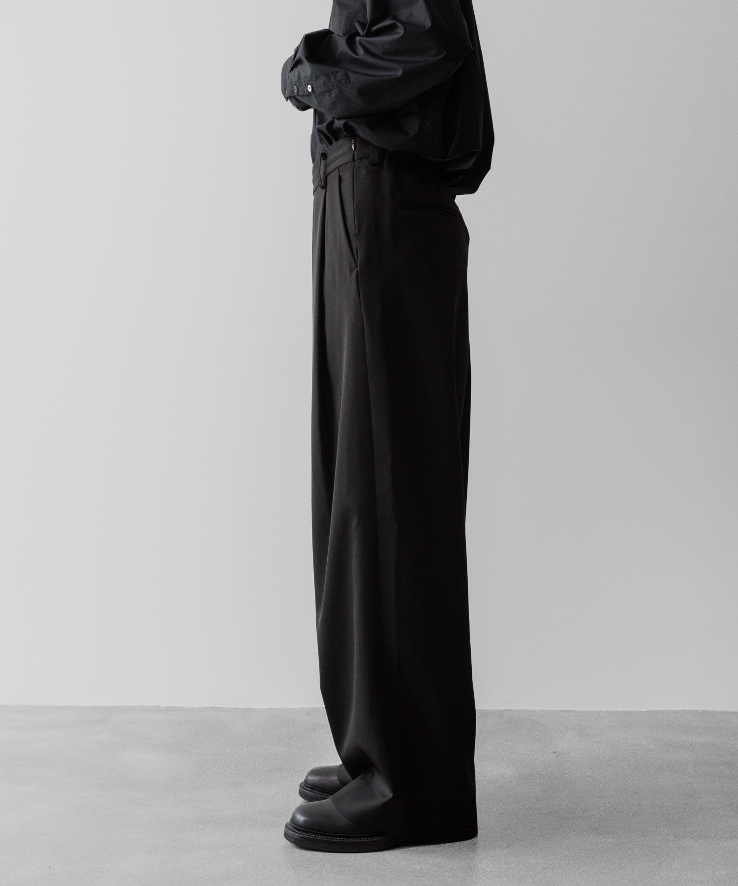 ssstein(シュタイン)の24AWコレクション OVERTUCKED EXTRA WIDE TROUSERS - DARK CHARCOAL 公式通販サイトsession福岡セレクトショップ