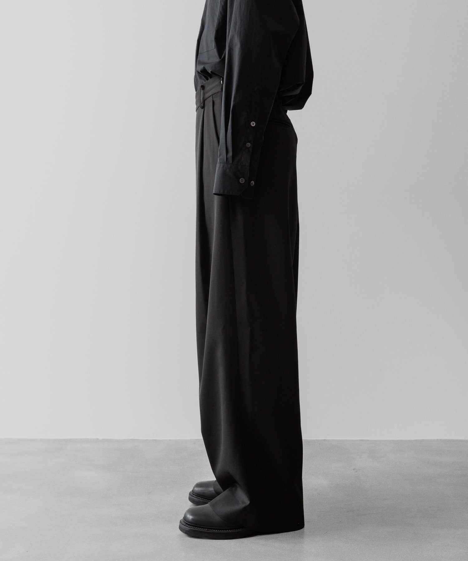 ssstein(シュタイン)の24AWコレクション OVERTUCKED EXTRA WIDE TROUSERS - DARK CHARCOAL 公式通販サイトsession福岡セレクトショップ