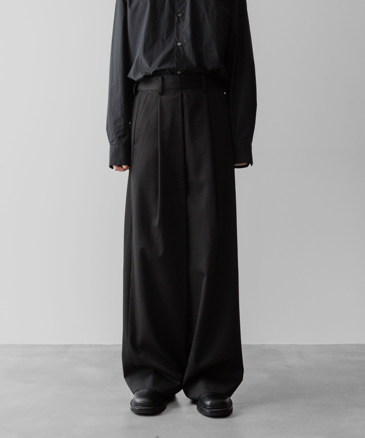 ssstein(シュタイン)の24AWコレクション OVERTUCKED EXTRA WIDE TROUSERS - DARK CHARCOAL 公式通販サイトsession福岡セレクトショップ