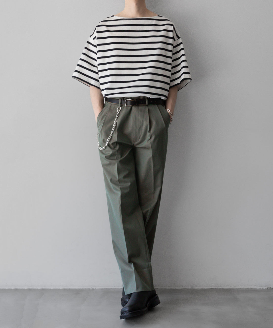 【INTÉRIM】GIZA GABARDINE 2-TUCK STRAIGHT SLACKS - OLIVE
