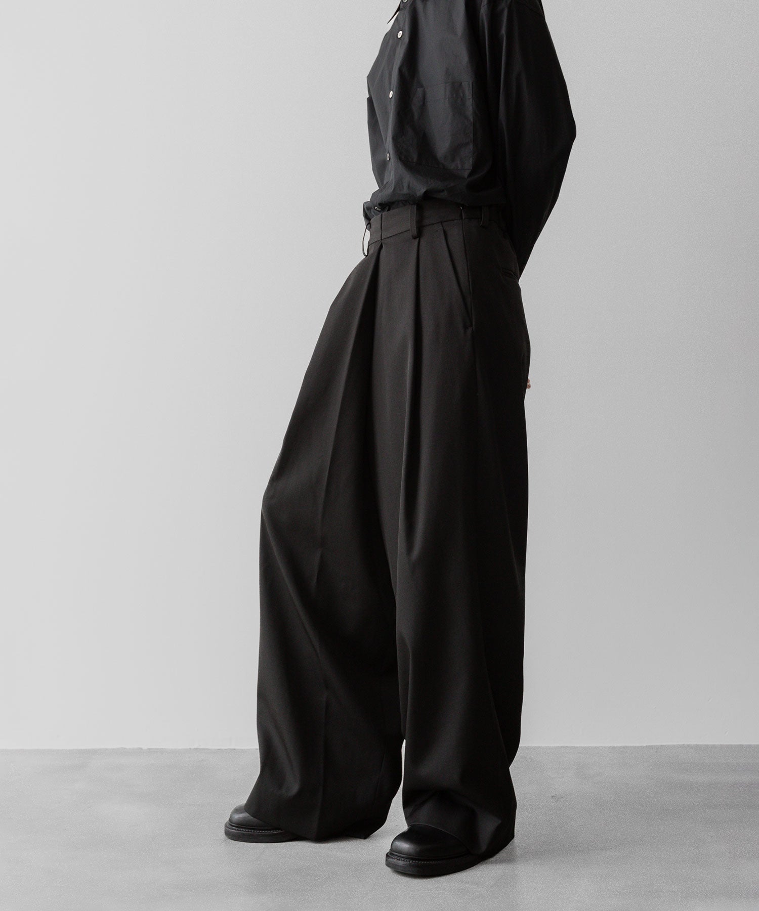 ssstein(シュタイン)の24AWコレクション OVERTUCKED EXTRA WIDE TROUSERS - DARK CHARCOAL 公式通販サイトsession福岡セレクトショップ