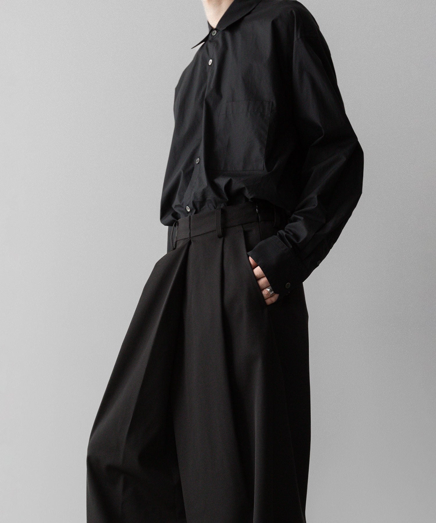 ssstein(シュタイン)の24AWコレクション OVERTUCKED EXTRA WIDE TROUSERS - DARK CHARCOAL 公式通販サイトsession福岡セレクトショップ