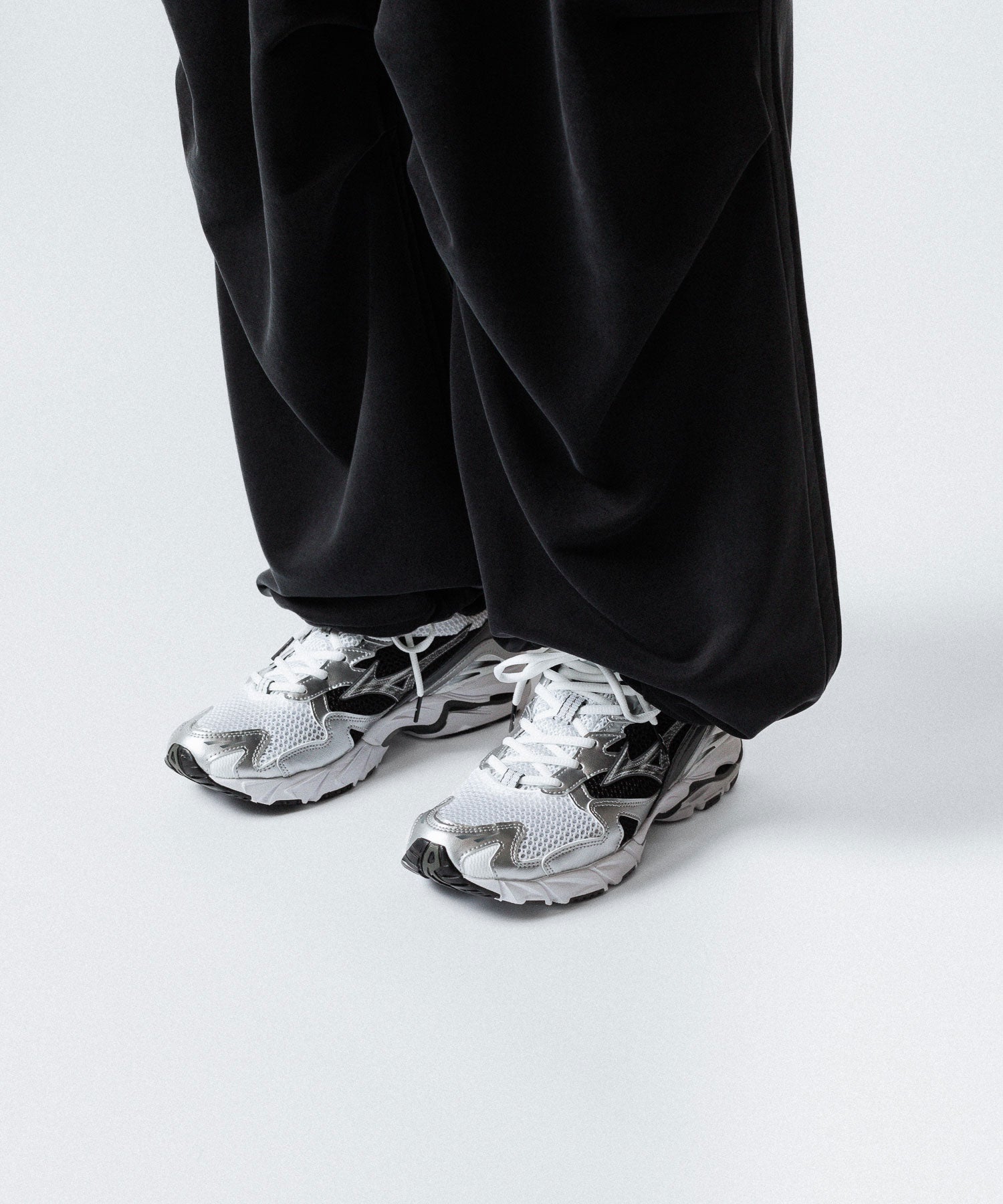 MIZUNO-ミズノのWAVE RIDER 10のWHITE×SILVER×BLACK公式通販サイトsession福岡セレクトショップ