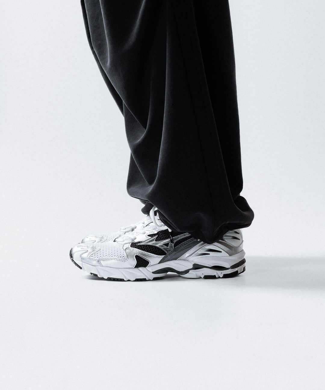 MIZUNO-ミズノのWAVE RIDER 10のWHITE×SILVER×BLACK公式通販サイトsession福岡セレクトショップ