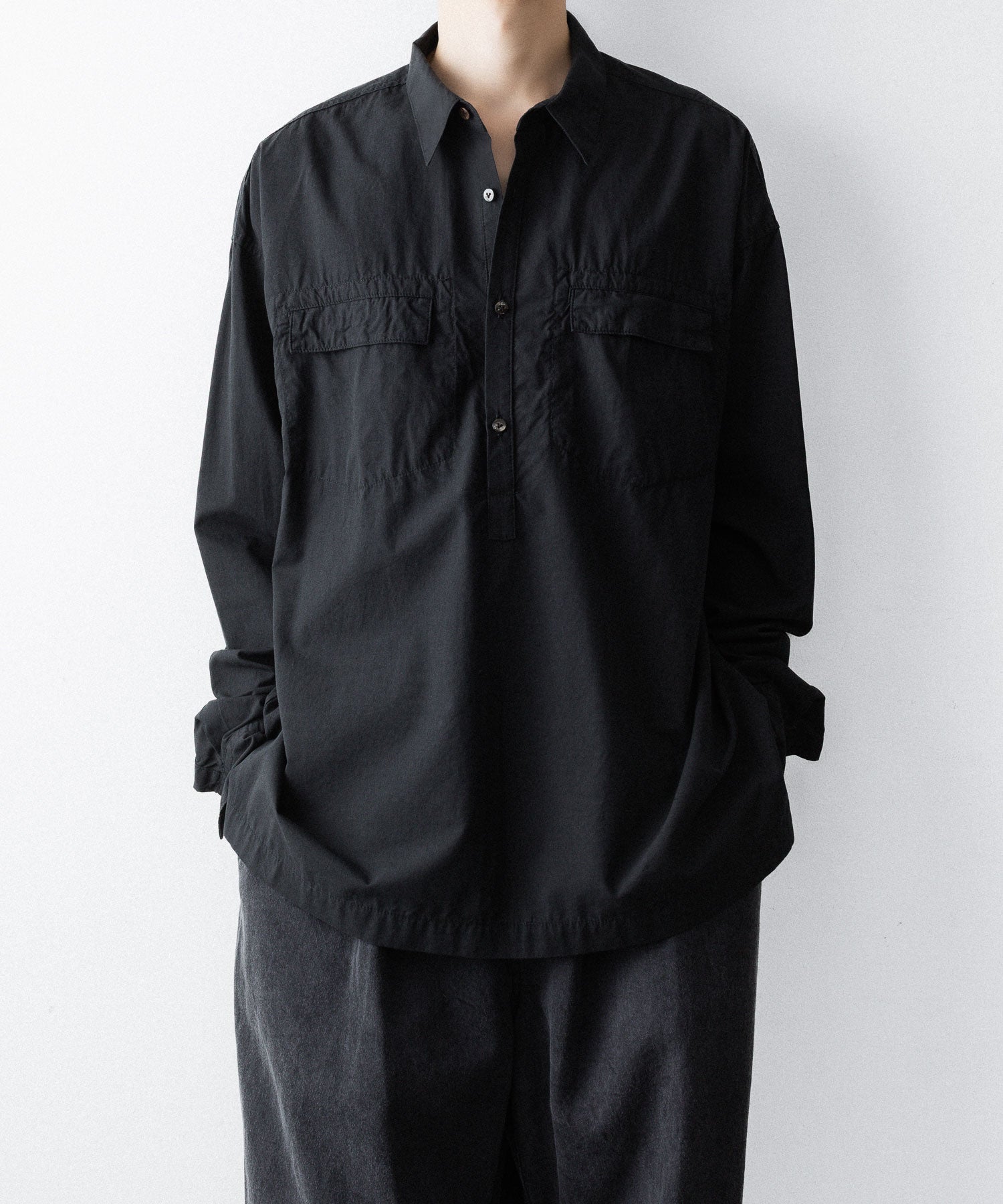 The Viridi-anne 】CO/LY TYPEWRITER PO SHIRT - BLACK | 公式通販