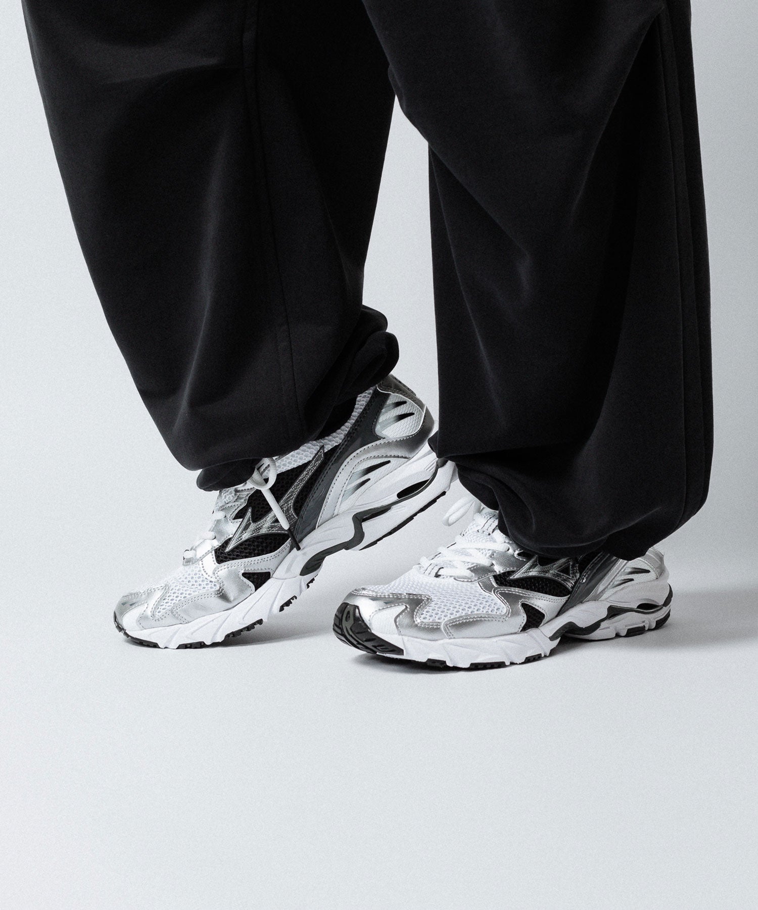 MIZUNO-ミズノのWAVE RIDER 10のWHITE×SILVER×BLACK公式通販サイトsession福岡セレクトショップ