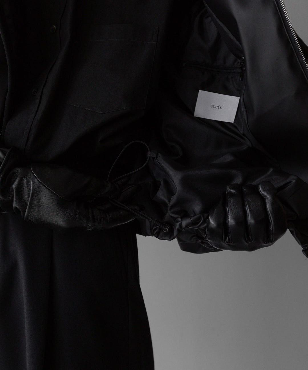 stein(シュタイン)の24SSコレクションHOODED SHORT JACKETのBLACK(CORTING)  代替テキストを編集