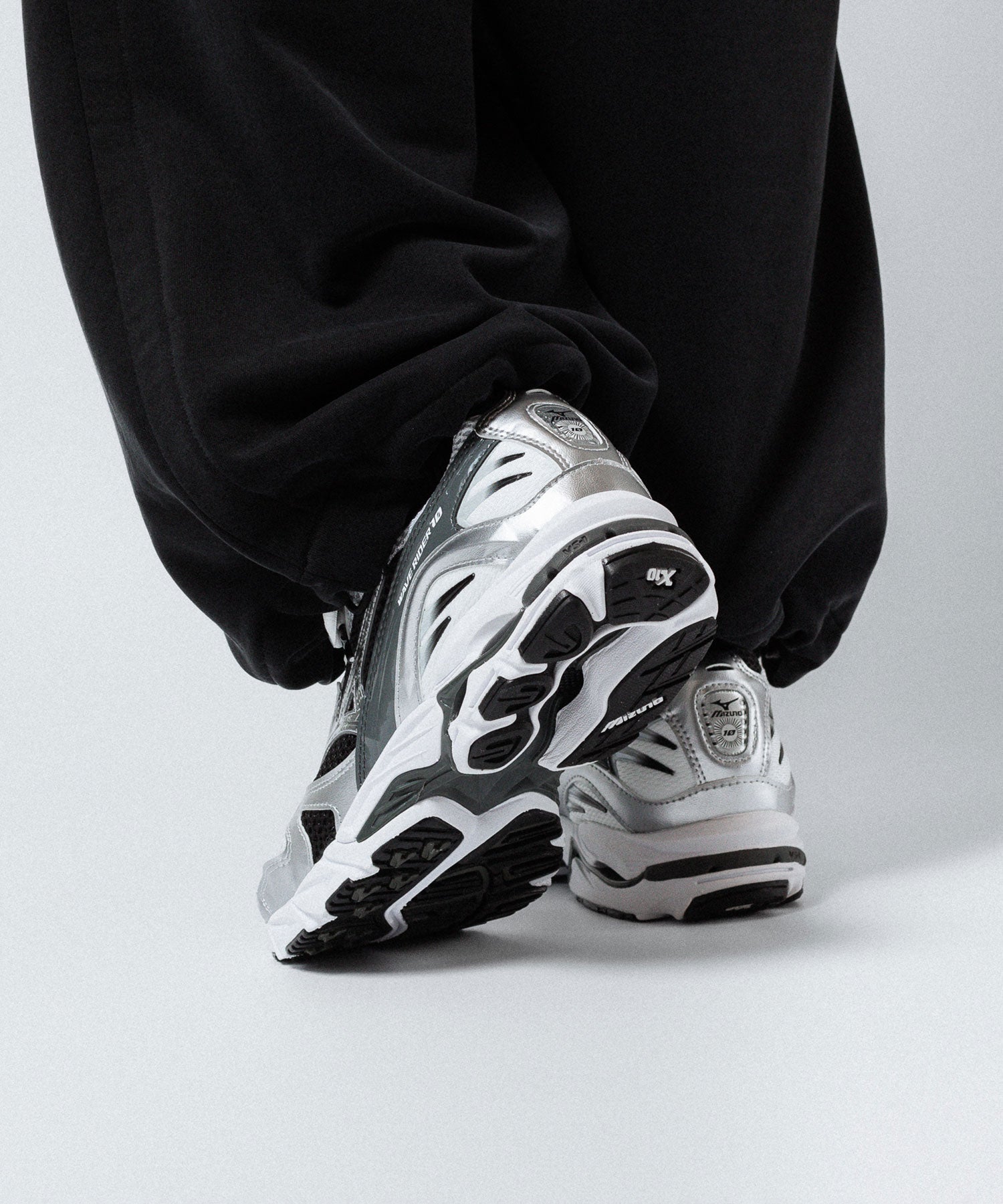 MIZUNO-ミズノのWAVE RIDER 10のWHITE×SILVER×BLACK公式通販サイトsession福岡セレクトショップ