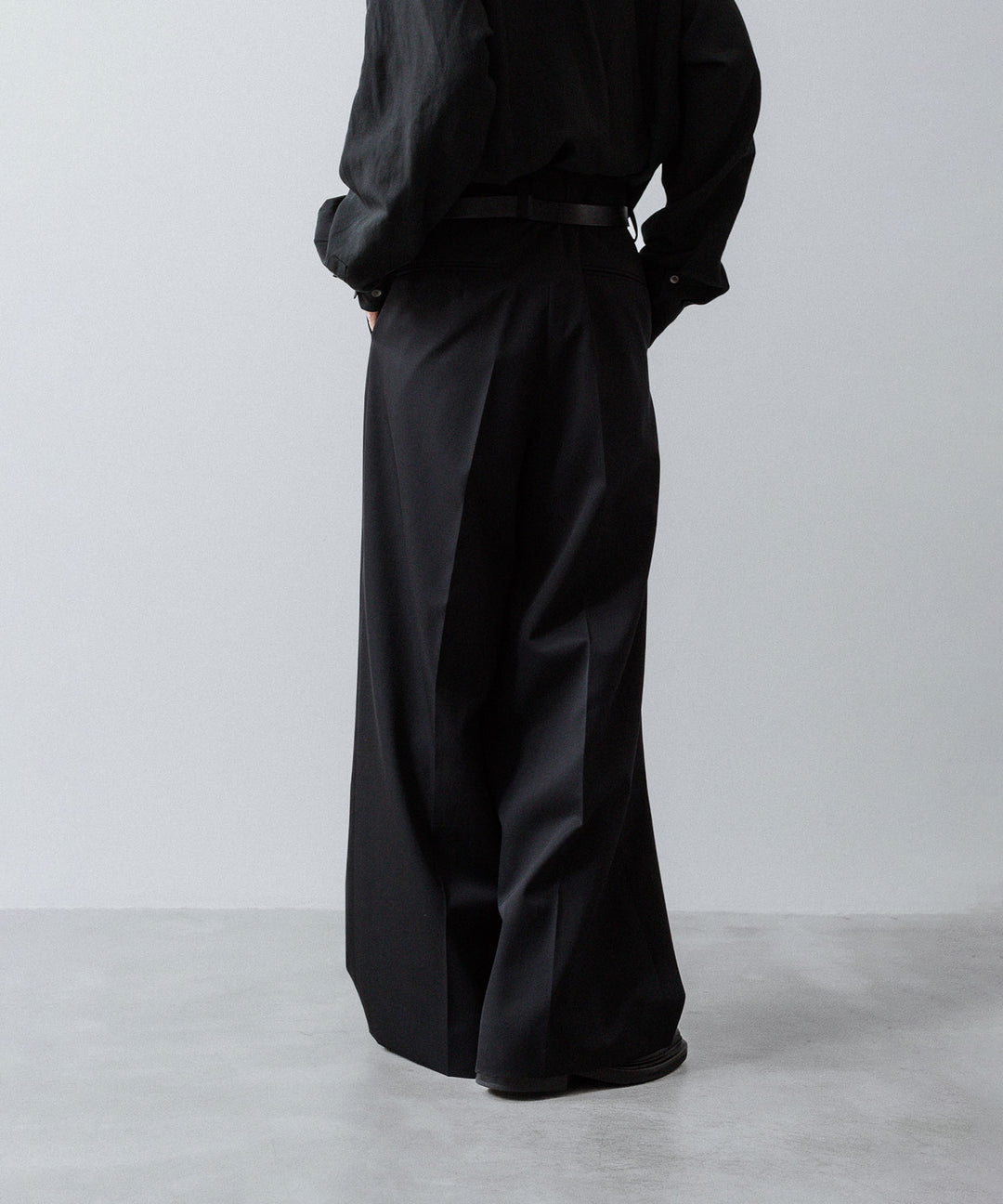 ssstein(シュタイン)のEXTRA WIDE TROUSERS (2/90 WOOL GABARDINE) - BLACKの公式通販サイトsession福岡セレクトショップ
