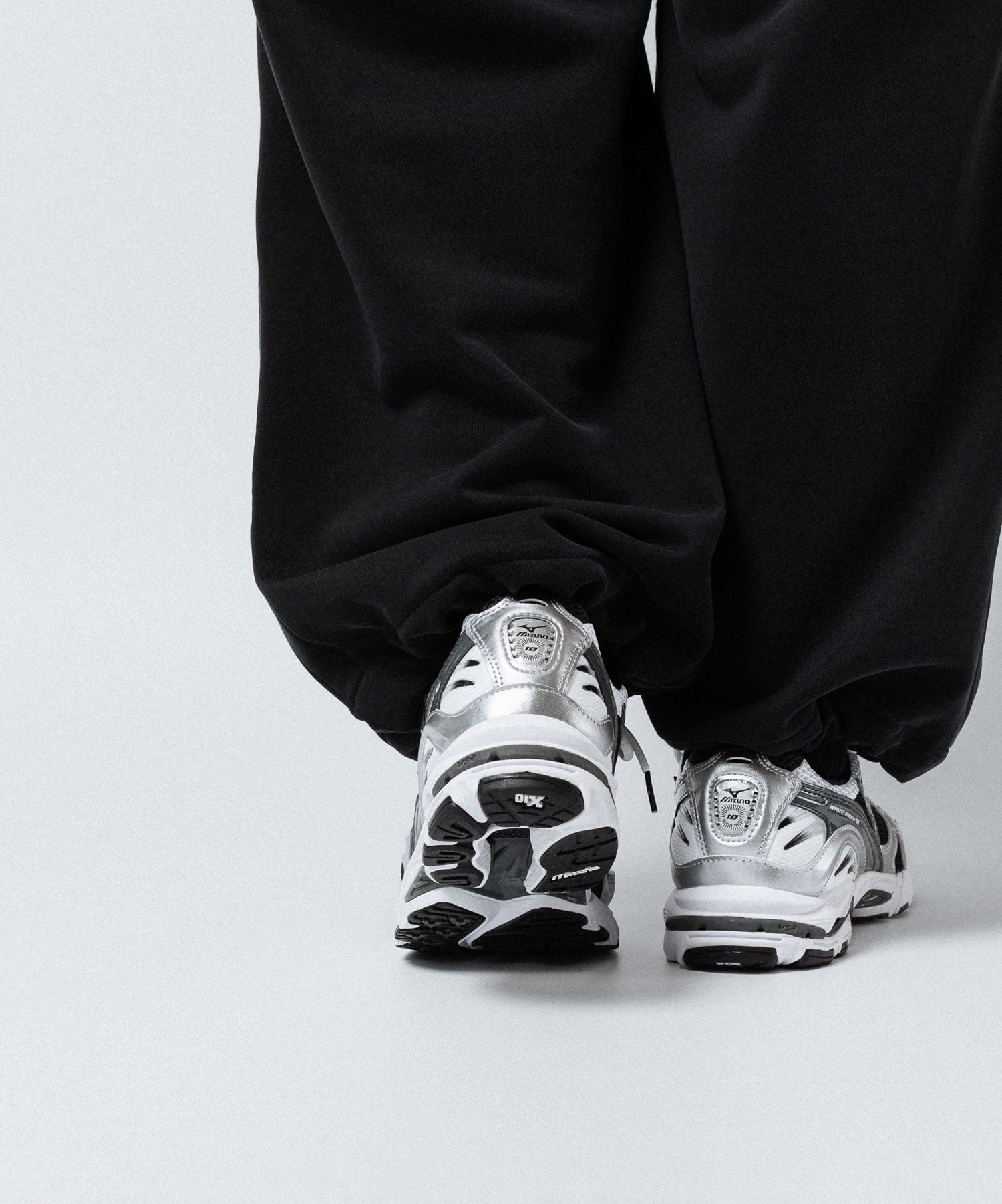 MIZUNO-ミズノのWAVE RIDER 10のWHITE×SILVER×BLACK公式通販サイトsession福岡セレクトショップ