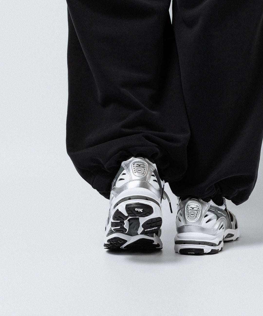 MIZUNO-ミズノのWAVE RIDER 10のWHITE×SILVER×BLACK公式通販サイトsession福岡セレクトショップ