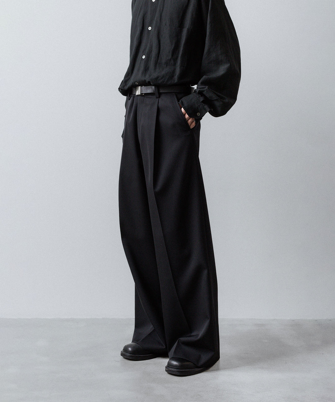 ssstein(シュタイン)のEXTRA WIDE TROUSERS (2/90 WOOL GABARDINE) - BLACKの公式通販サイトsession福岡セレクトショップ