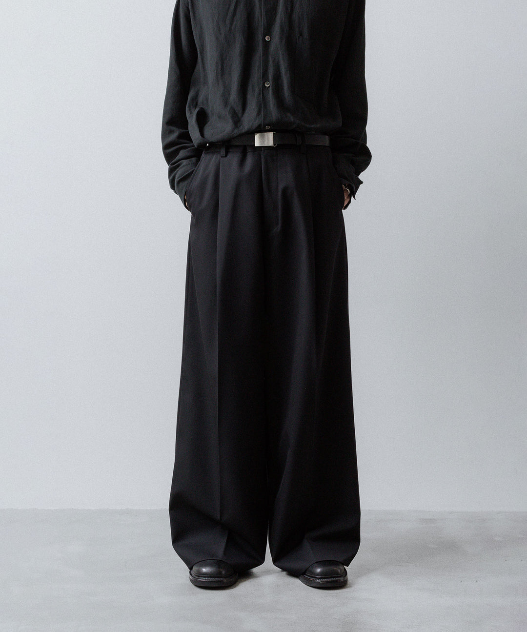 ssstein(シュタイン)のEXTRA WIDE TROUSERS (2/90 WOOL GABARDINE) - BLACKの公式通販サイトsession福岡セレクトショップ