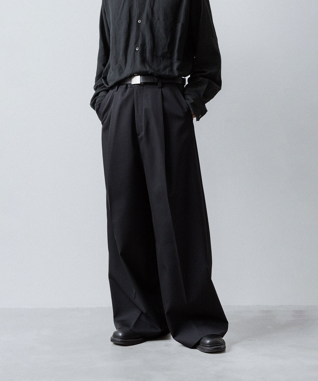 ssstein(シュタイン)のEXTRA WIDE TROUSERS (2/90 WOOL GABARDINE) - BLACKの公式通販サイトsession福岡セレクトショップ