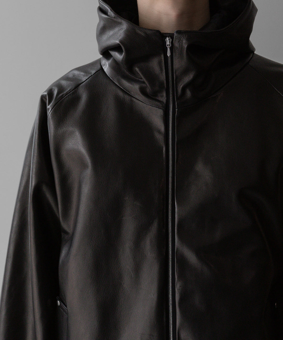 stein(シュタイン)の24SSコレクションLEATHER HOODED SHORT JACKETのBLACK