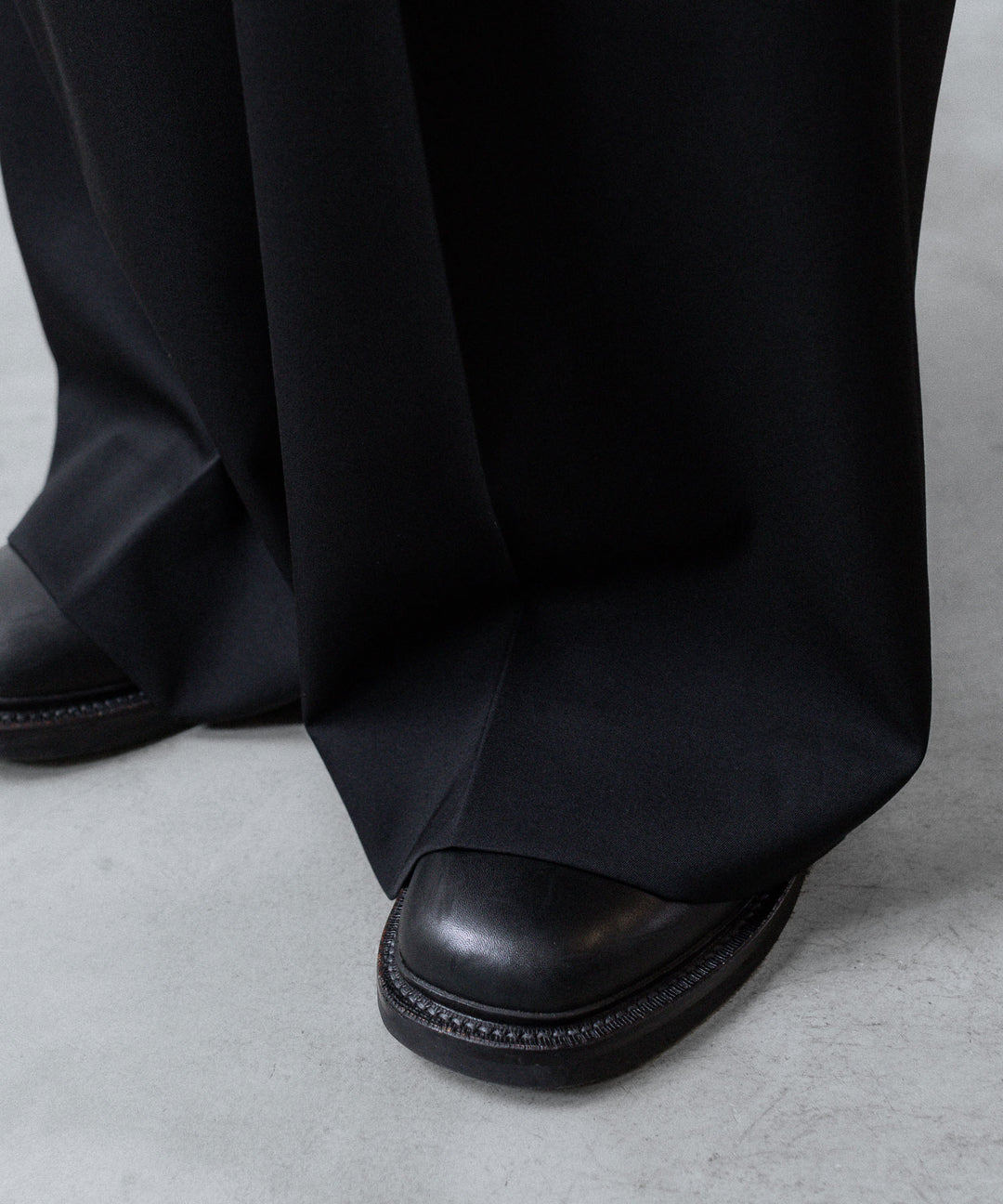 ssstein(シュタイン)のEXTRA WIDE TROUSERS (2/90 WOOL GABARDINE) - BLACKの公式通販サイトsession福岡セレクトショップ